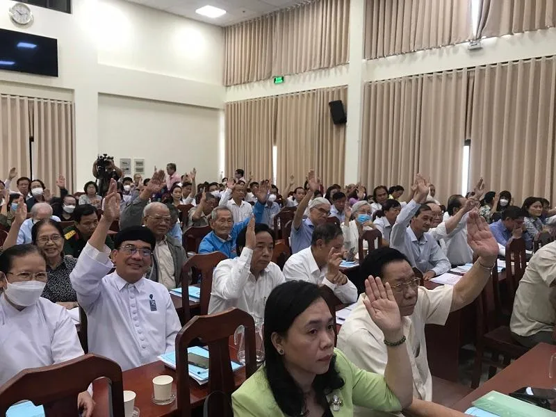 Hội nghị đã tiến hành hiệp thương, bầu bà Trần Kim Yến, Bí thư quận 1 làm Chủ tịch Ủy ban MTTQ Việt Nam TP.HCM. Ảnh: THANH TUYỀN