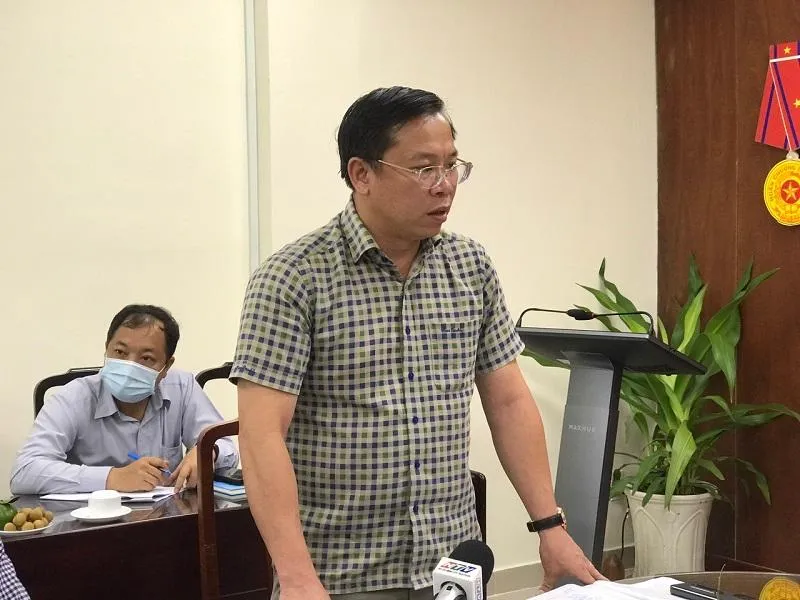 Bí thư quận Bình Tân Huỳnh Khắc Điệp kiến nghị một số nội dung để thúc đẩy nhanh tiến độ thực hiện một số dự án tại địa bàn. Ảnh: THANH TUYỀN