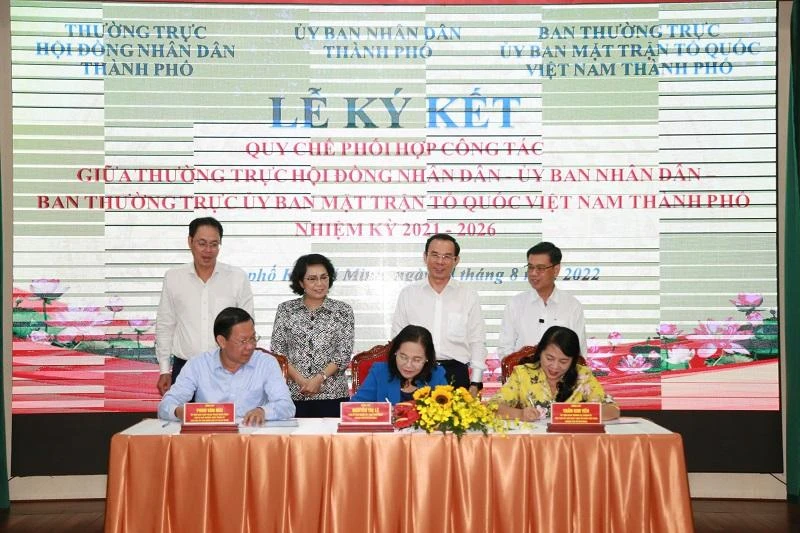 Ba cơ quan ký kết quy chế phối hợp công tác trong nhiệm kỳ 2021-2026. Ảnh: THANH TUYỀN