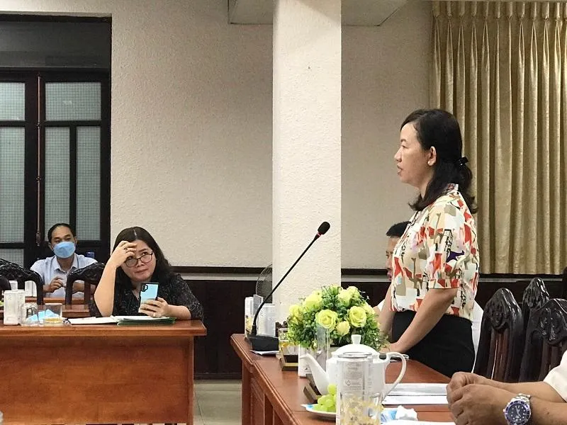 Đại diện huyện Củ Chi thông tin về tình hình người hoạt động không chuyên trách ở huyện. Ảnh: T.TUYỀN