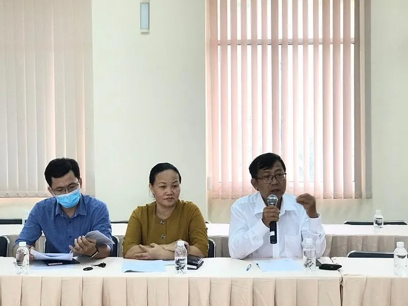 Ông Võ Thành Sơn (kiều bào tại Bỉ) nêu ý kiến về việc thu hút kiều bào về đầu tư trong nước. Ảnh: THANH TUYỀN Ông Võ Thành Sơn (kiều bào tại Bỉ) nêu ý kiến về việc thu hút kiều bào về đầu tư trong nước. Ảnh: THANH TUYỀN