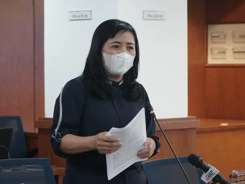 Bà Nguyễn Thị Kim Ngọc, Phó giám đốc Sở Công thương thông tin về tình hình cung ứng xăng dầu tại TP.HCM. Ảnh: QUỐC VŨ