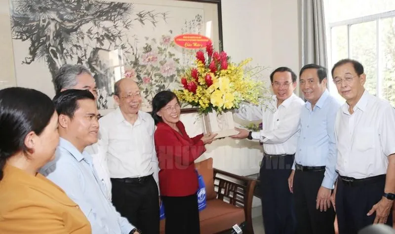 Bí thư Thành ủy TP.HCM thăm hỏi các gia đình người cao tuổi tiêu biểu ảnh 1