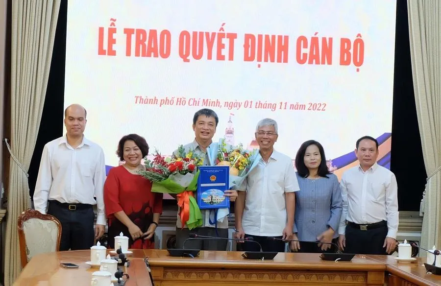 Phó Trưởng ban Ban Quản lý Khu Công nghệ cao TP.HCM nhận quyết định nghỉ hưu ảnh 1