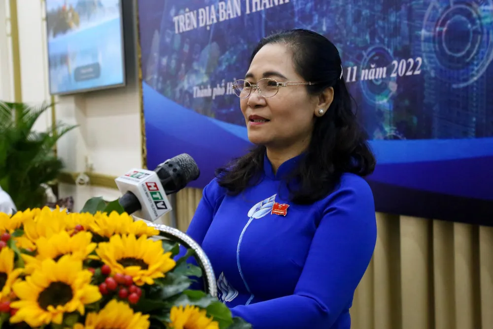 TP.HCM: Kẻ dán rao vặt, tờ rơi ngoài trời kèm dao lam, móc câu ảnh 3