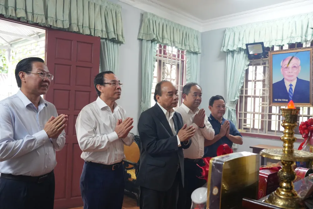 Chủ tịch nước Nguyễn Xuân Phúc thăm, chúc Tết các nguyên lãnh đạo cấp cao ảnh 2