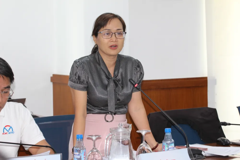 Phó Trưởng Phòng Công chức viên chức của Sở Nội vụ TP.HCM Nguyễn Hồng Vân nói về tiến độ tổ chức thi tuyển chức danh lãnh đạo, quản lý trên địa bàn. Ảnh: NGUYỄN NHÂN