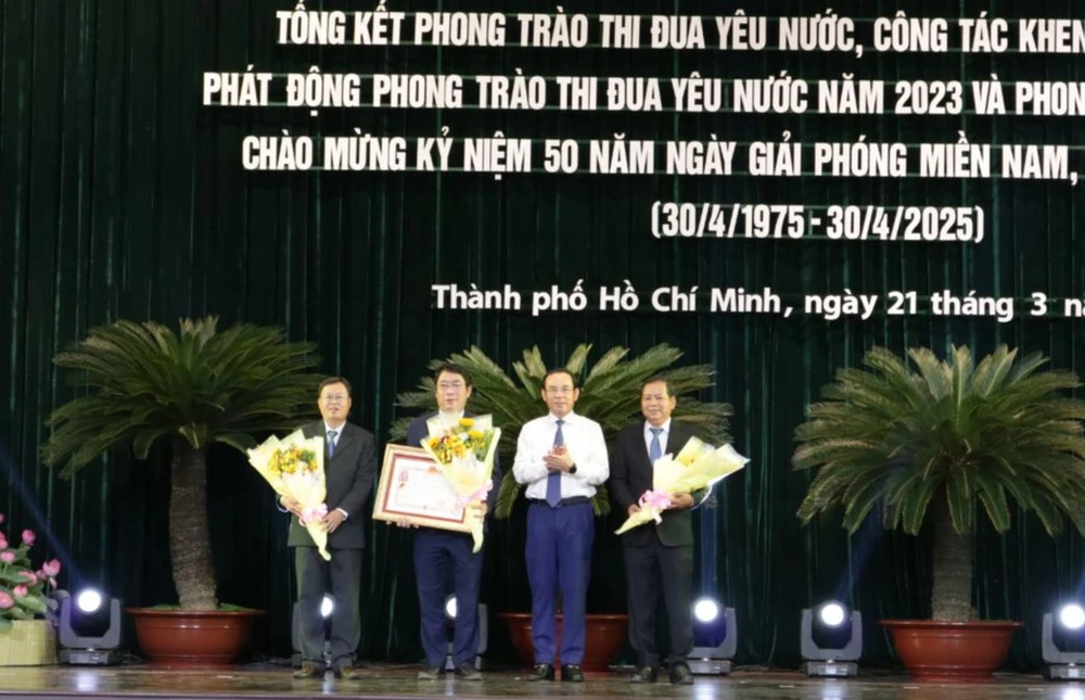 Bí thư Nguyễn Văn Nên: Tuyên dương, khen thưởng giúp cuộc sống 'chân hơn, thiện hơn, mỹ hơn' ảnh 4