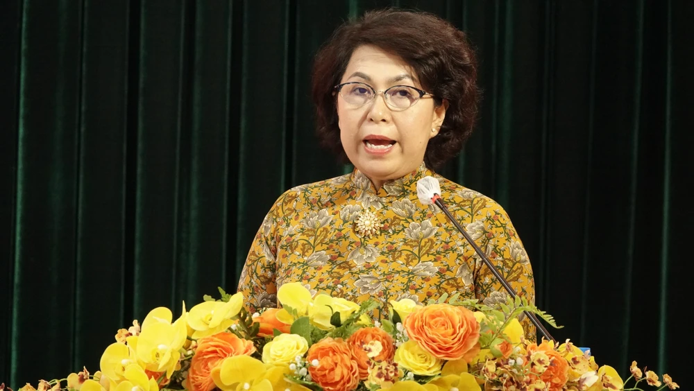 Chủ tịch UBND TP.HCM bàn về phát triển kinh tế đêm, kinh tế dịch vụ của quận 1 ảnh 2