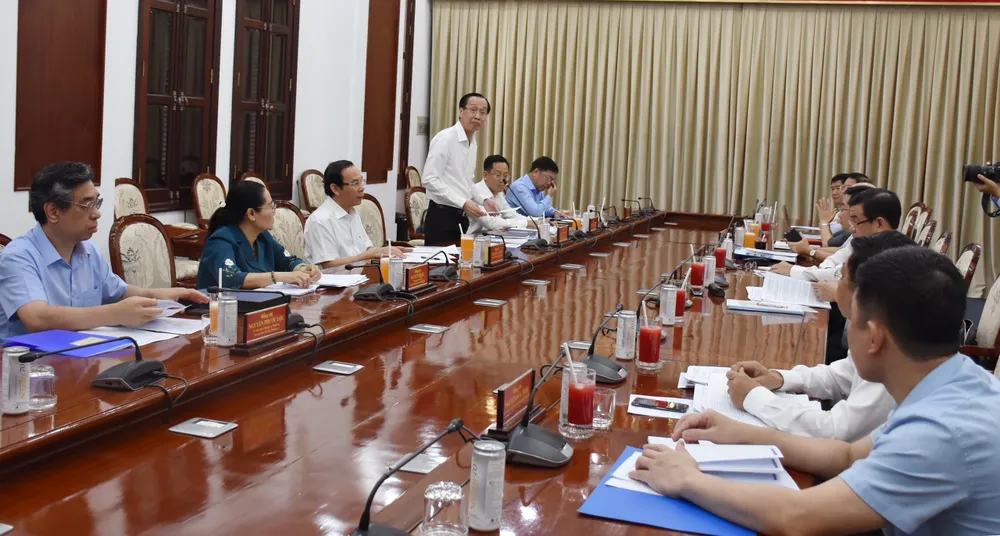 Bí thư Thành ủy TP.HCM: Khẩn trương hoàn thành Đề án bảo vệ cán bộ dám nghĩ, dám làm ảnh 1