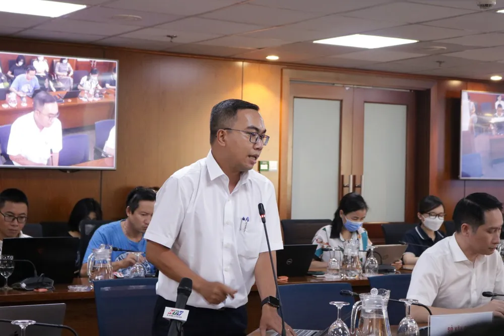 Công an TP.HCM sẽ điều tra, xử lý nghiêm hành vi vẽ bậy lên tàu Metro số 1 ảnh 1