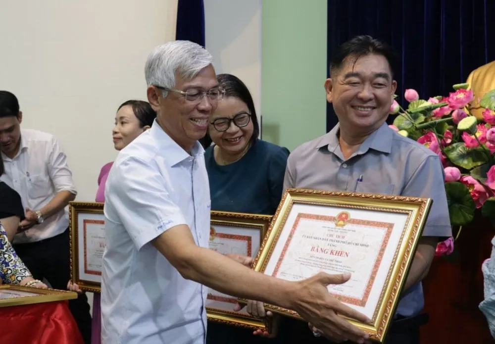 Chủ tịch Phan Văn Mãi: Cần tránh tấm gương thầm lặng thì không được khen! ảnh 3 Chủ tịch Phan Văn Mãi: Cần tránh tấm gương thầm lặng thì không được khen! ảnh 3