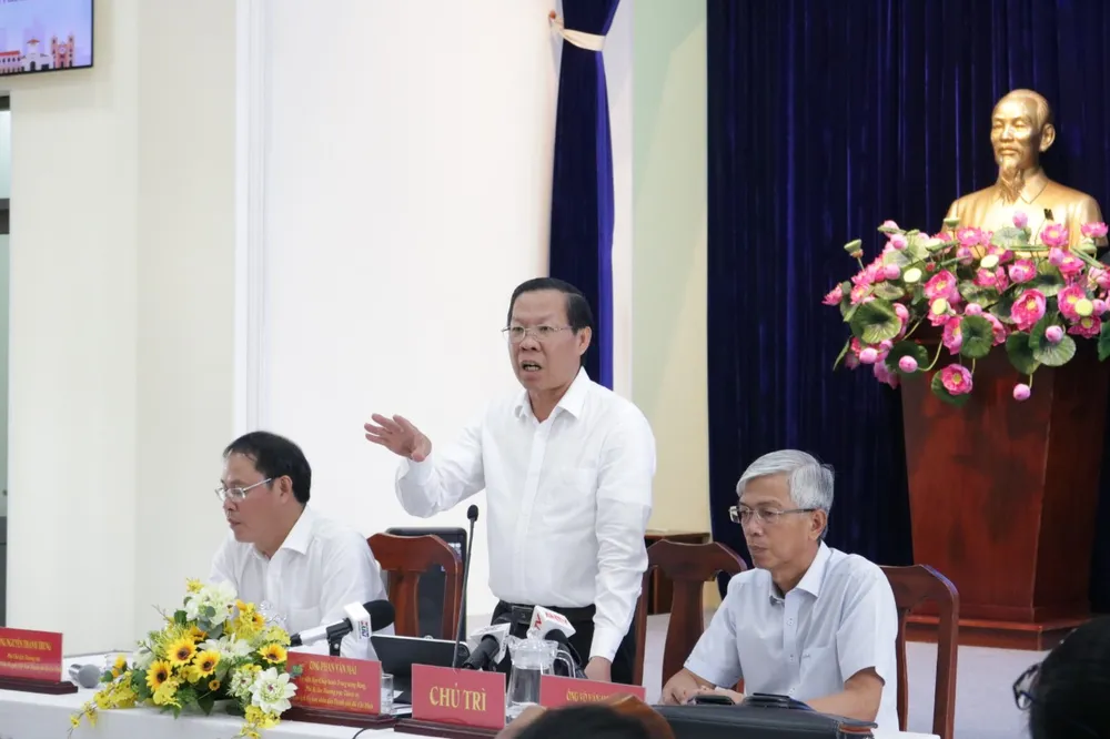 Chủ tịch UBND TP.HCM Phan Văn Mãi chủ trì hội nghị tổng kết. Ảnh: THANH TUYỀN Chủ tịch UBND TP.HCM Phan Văn Mãi chủ trì hội nghị tổng kết. Ảnh: THANH TUYỀN