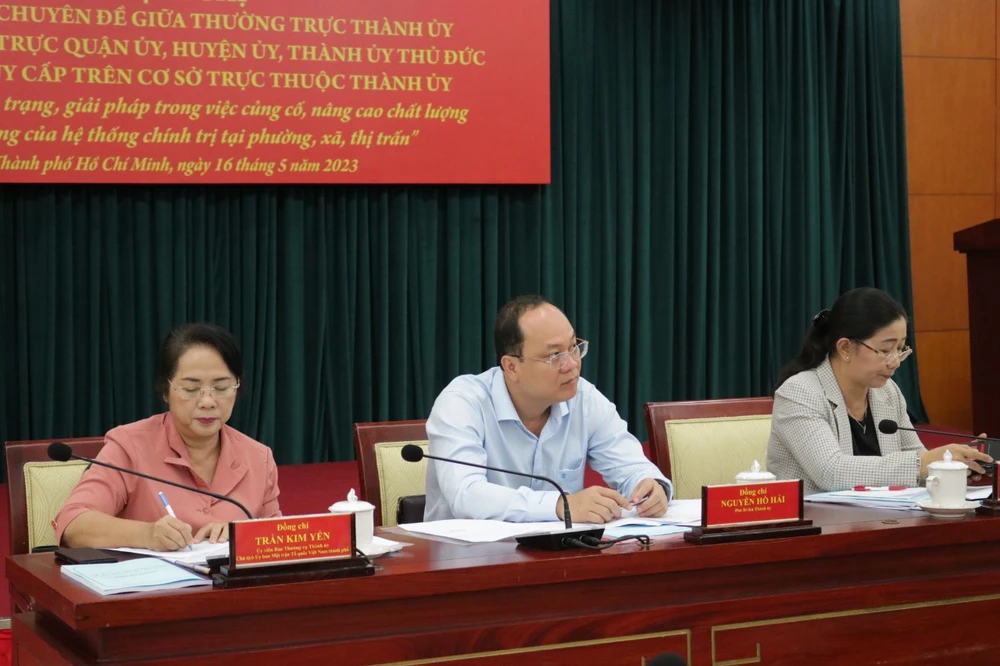 Phó Bí thư Thành ủy TP.HCM Nguyễn Hồ Hải, Chủ tịch Ủy ban MTTQ Việt Nam TP Trần Kim Yến và Phó Trưởng ban Dân vận Thành ủy TP Nguyễn Thị Bạch Mai chủ trì hội nghị. Ảnh: THANH TUYỀN