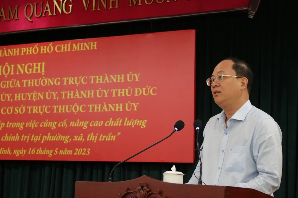 Phó Bí thư Thành ủy TP.HCM Nguyễn Hồ Hải chia sẻ với những khó khăn của cấp cơ sở. Ảnh: THANH TUYỀN