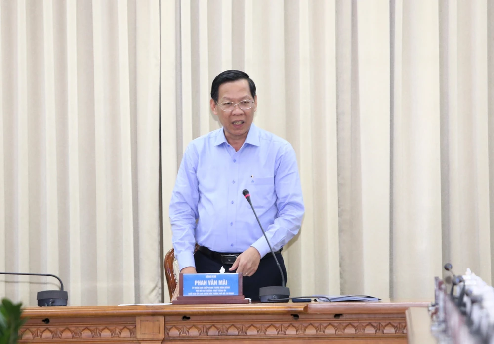 Chủ tịch UBND TP.HCM kết luận cuộc họp. Ảnh: HÀ THƯ