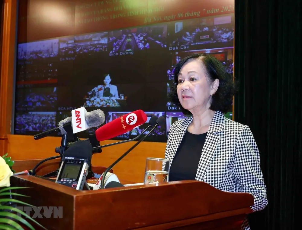 Thường trực Ban Bí thư vừa thay mặt Bộ Chính trị ký ban hành Quy định 114 về kiểm soát quyền lực, phòng chống tham nhũng, tiêu cực trong công tác cán bộ. Ảnh: TTXVN