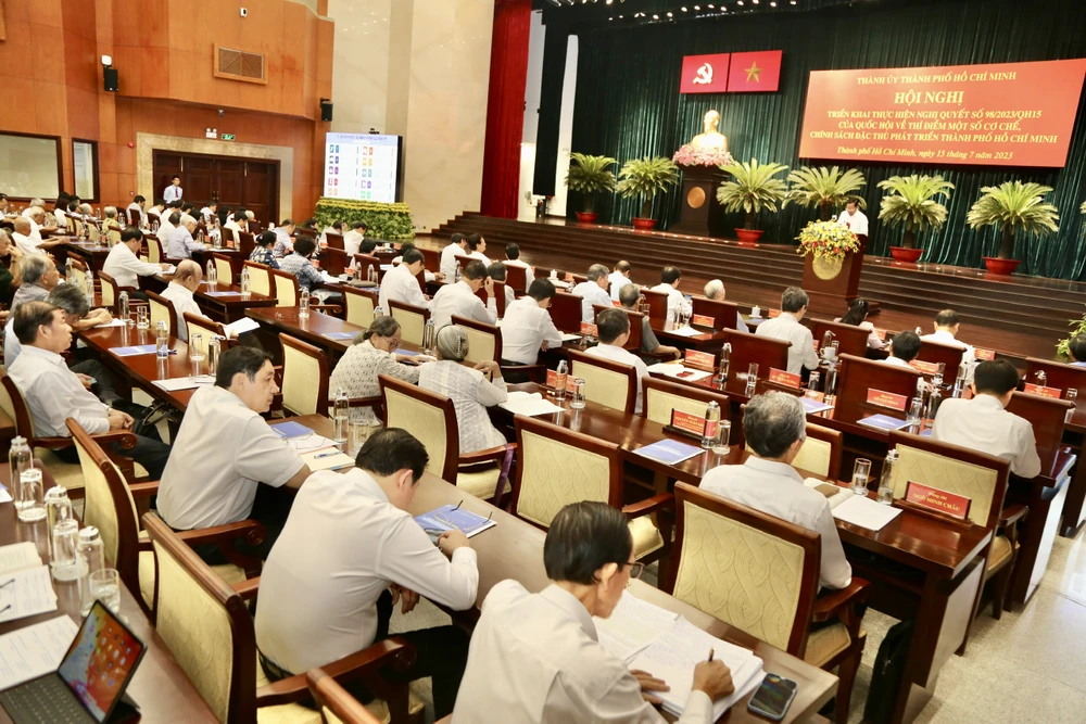 Thành uỷ TP.HCM đã tổ chức hội nghị triển khai thực hiện Nghị quyết 98. Ảnh: HOÀNG GIANG