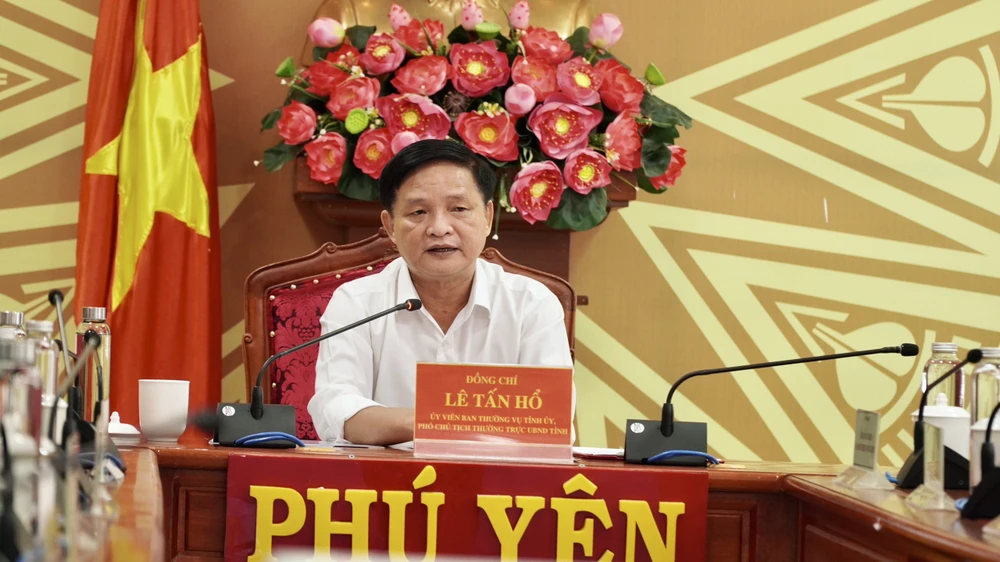 Phú Yên phối hợp Bộ Tư lệnh Vùng cảnh sát biển 2 tuần tra, kiểm soát tàu cá trên biển ảnh 2