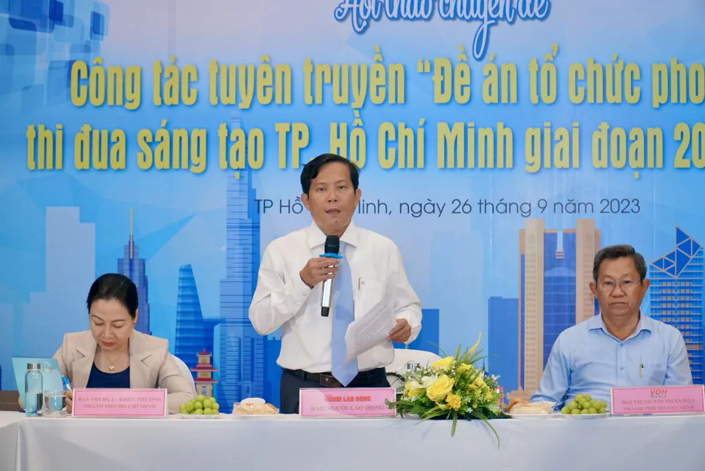 Tổng biên tập báo Người Lao động Tô Đình Tuân phát biểu đề dẫn. Ảnh: BẢO PHƯƠNG tinh thần thi đua sáng tạo