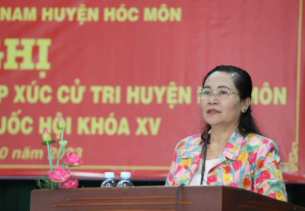 chu-tich-HDND-TPHCM-tra-loi-cu-tri-ve-de-an-huyen-len-quan-thanh-pho-thuoc-thanh-pho.jpg