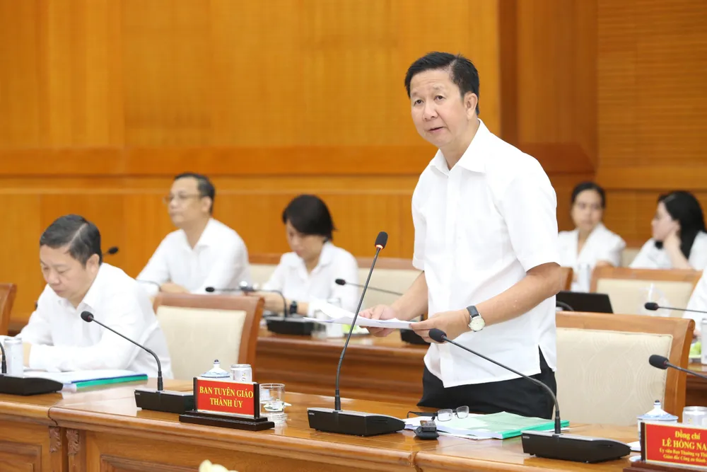 Phó Trưởng ban Tuyên giáo Thành ủy TP.HCM Phạm Đức Hải báo cáo tại hội nghị. Ảnh: THANH THUỲ 40-nam-doi-moi-van-hoa 92).jpg