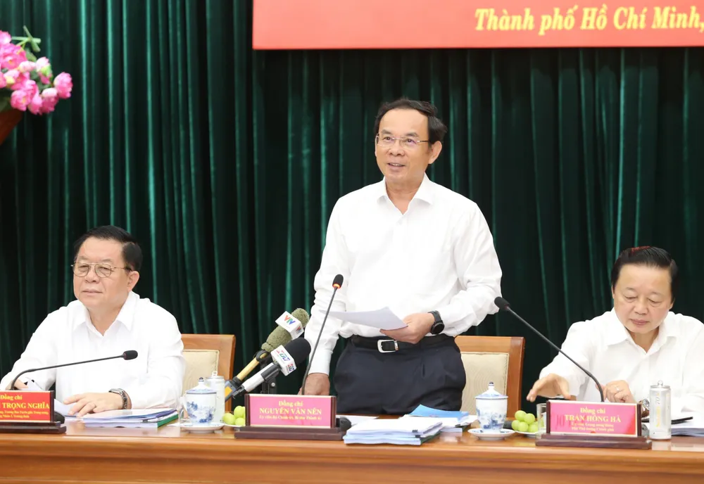 Bí thư Thành uỷ TP.HCM Nguyễn Văn Nên nêu ý kiến tại buổi làm việc. Ảnh: THANH THUỲ bi-thu-nguyen-van-nen-40-nam-doi-moi.jpg