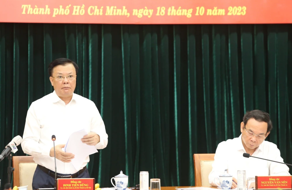 Ông Đinh Tiến Dũng, Bí thư Thành ủy Hà Nội, Phó Trưởng nhóm 6 Ban chỉ đạo tổng kết Trung ương, Trưởng đoàn khảo sát kết luận buổi khảo sát. Ảnh: THANH THUỲ 40-nam-doi-moi-phan-cap-phan-quyen-CQĐT (3).JPG