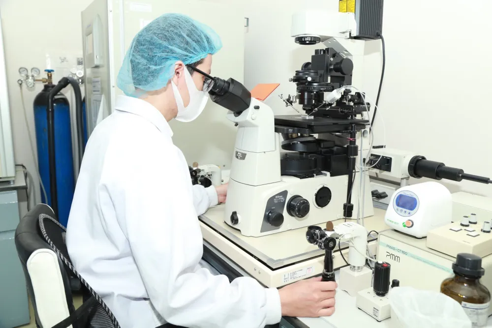 Trong chính sách thu hút chuyên gia vào Khu công nghệ cao TP.HCM, nhà ở là một trong những yếu tố mà chính quyền TP luôn chú trọng. Thế nhưng từ năm 2004 đến nay, các dự án nhà ở cho khu này vẫn chưa thể triển khai. Ảnh: THANH THUỲ lam-viec-trong-khu-cong-nghe-cao-tphcm.JPG