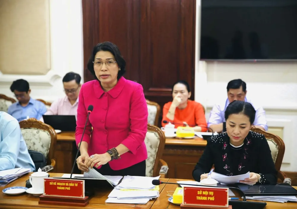 Giám đốc Sở KH&ĐT TP.HCM Lê Thị Huỳnh Mai báo cáo tại buổi giám sát. Ảnh: THANH THUỲ chinh-quyen-do-thi-nghi-quyet-131.jpg