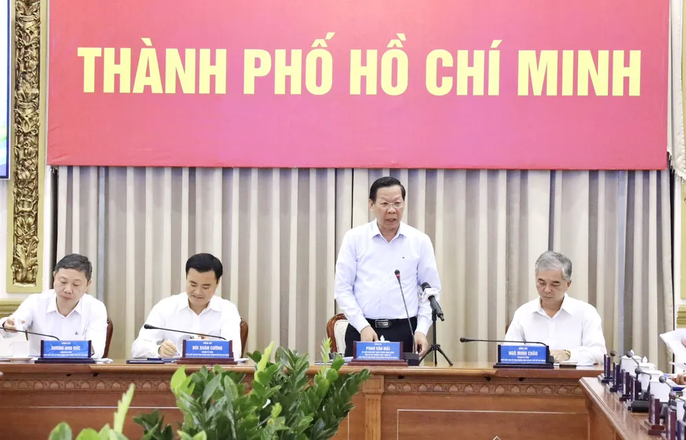 Chủ tịch UBND TP.HCM Phan Văn Mãi nhấn mạnh vụ nhà xe Thanh Bưởi sẽ được lãnh đạo TP xử lý trên tinh thần không có vùng cấm, không có lợi ích nhóm. Ảnh: TTBC chu-tich-phan-van-mai-hop-kt-xh-tphcm-thang-10-4670-6774.jpg