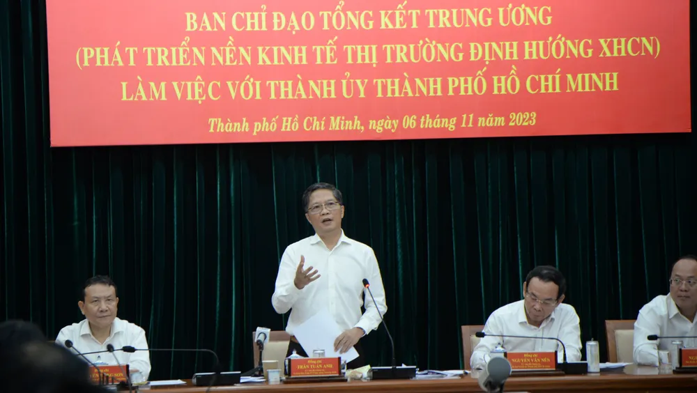 tong-ket-40-nam-kinh-te-XHCN-TPHCM (3).jpg