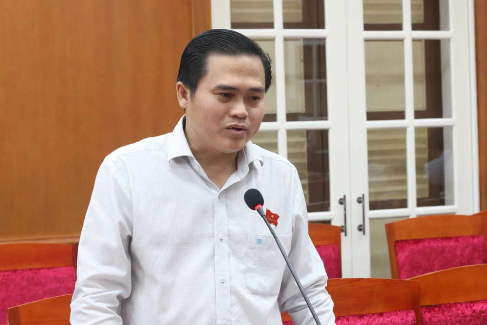 Trưởng ban Văn hoá- xã hội, HĐND TP.HCM, ông Cao Thanh Bình kết luận buổi giám sát. Ảnh: THANH TUYỀN giam-sat-co-so-kinh-doanh-karaoke-bar-vu-truong-quan-1-giay-phep-kinh-doanh (4).JPG