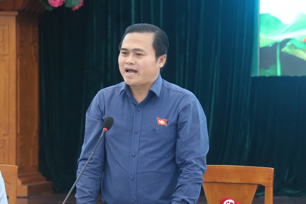 Trưởng ban Văn hóa Xã hội HĐND TP, ông Cao Thanh Bình kết luận cuộc họp. Ảnh: THANH THUỲ TP.HCM: Địa phương kêu khó thu hồi giấy phép kinh doanh các cơ sở karaoke, bar, vũ trường-giam-sat-hoat-dong-karaoke-quan-bar-vu-truong-viec-giay-phep-kinh-doanh