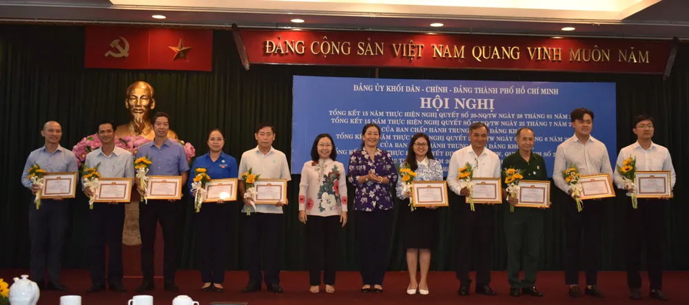 Đảng bộ Khối Dân - Chính - Đảng TP.HCM gần dân, trọng dân, làm tốt công tác dân vận trong tình hình mới-dang-bo-khoi-dan-chinh-dang-tphcm-gan-dan