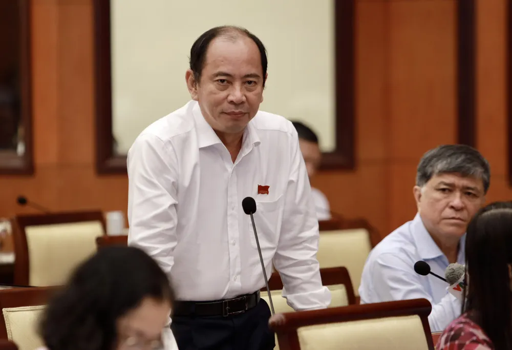 Giám đốc Sở Y tế TP.HCM Tăng Chí Thượng trả lời đại biểu. Ảnh: NGUYỆT NHI Giám đốc Sở Y tế TP.HCM: Chưa bao giờ thiếu vaccine chương trình tiêm chủng mở rộng như bây giờ-giam-doc-so-y-te-tphcm-noi-ve-vaccine-tiem-chung-mo-rong.jpg