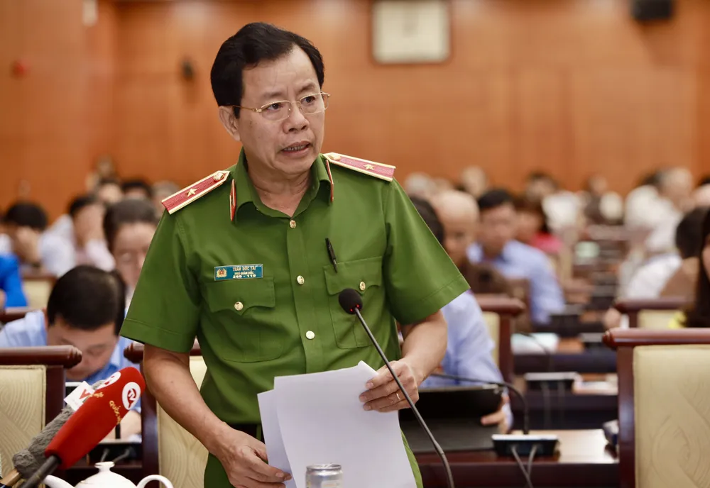 Thiếu tướng Trần Đức Tài, Phó Giám đốc Công an TP.HCM nói về việc kiểm tra nồng độ cồn. Ảnh: NGUYỆT NHI Phó giám đốc Công an TP.HCM khẳng định không dùng chung ống thổi khi đo nồng độ cồn-thieu-tuong-tran-duc-tai-pho-giam-doc-cong-an-tp-noi-ve-do-nong-do-con.jpg