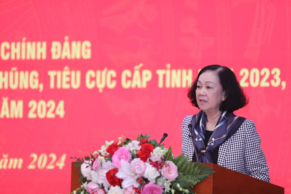 Thường trực Ban Bí thư Trương Thị Mai trao đổi tại hội nghị. Ảnh: TTXVN Thường trực Ban Bí thư: "Tại sao vẫn còn cán bộ vi phạm?"-thuong-truc-ban-bi-thu-noi-ve-can-bo-tham-nhung-tieu-cuc.jpg