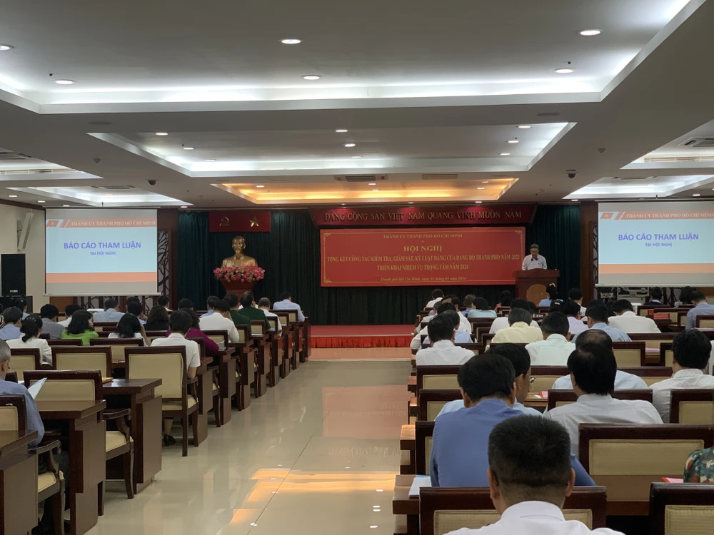 Toàn cảnh hội nghị. Ảnh: THANH TUYỀN 'Không tự kiểm tra khiến vi phạm nhỏ thành vi phạm to, có những vi phạm trở thành tội phạm'-uy-ban-kiem-tra-thanh-uy-kiem-soat-thu-nhap-tai-san-can-bo.JPG