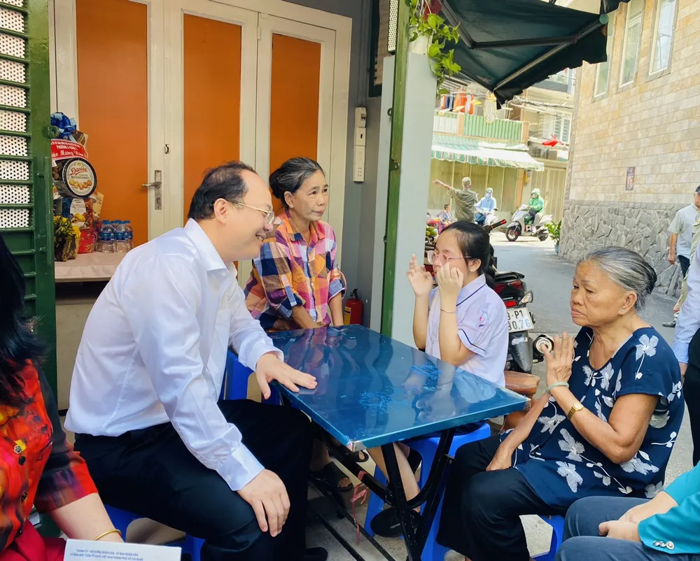 Phó Bí thư Thường trực Thành ủy TP.HCM Nguyễn Hồ Hải thăm, chúc Tết trẻ em mồ côi-lanh-dao-tphcm-chuc-tet-nguyen-dan-2024.jpg