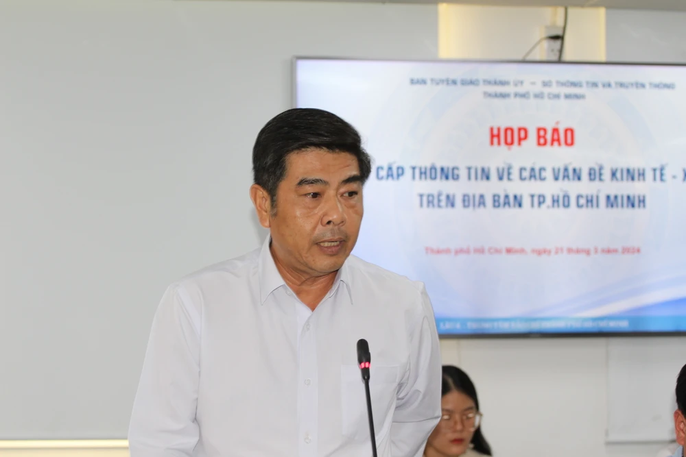Ông Võ Trí Dũng, Trưởng ban bồi thường giải phóng mặt bằng, UBND TP Thủ Đức thông tin tại họp báo. Ảnh: THÀNH NHÂN TP Thủ Đức dự kiến đến 15-4 sẽ hoàn tất việc thu hồi đất thuộc dự án Vành đai 3-TP- Thủ-Đức Vanh-dai-3-thu-hoi-dat2).JPG
