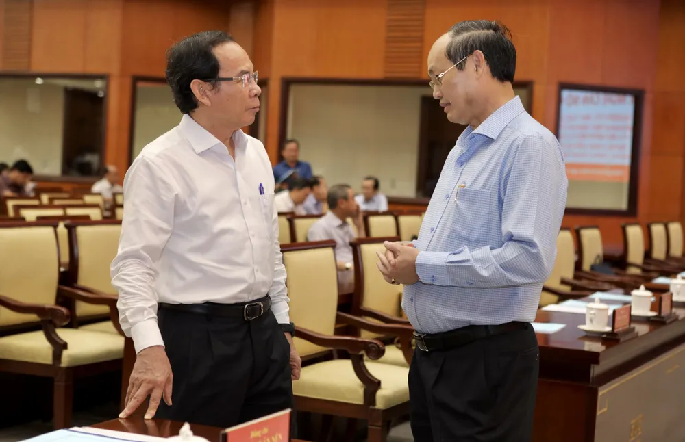Bí thư Thành ủy TP.HCM Nguyễn Văn Nên trao đổi với cán bộ tại hội nghị. Ảnh: NGUYỆT NHI hoi-nghi-quan-triet-quy-dinh-phong-chong-tham-nhung (3).jpg