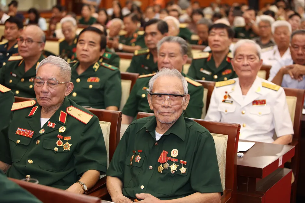 Nguyên lãnh đạo Đảng, Nhà nước và TP.HCM họp mặt 70 năm chiến thắng Điện Biên Phủ và thống nhất đất nước-ki-niem-70-nam-chien-thang-dien-bien-phu-49-nam-thong-nhat-dat-nuoc-tphcm-hop-mat (4).jpg