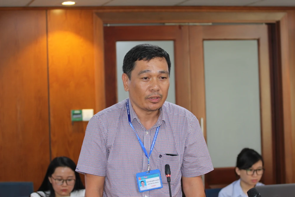 Ông Nguyễn Kiên Giang, Phó trưởng phòng quản lý khai thác hạ tầng giao thông đường bộ, Sở GTVT TP thông tin tại họp báo. Ảnh: THÀNH NHÂN 5. Ông Nguyễn Kiên Giang, Phó Trưởng Phòng Quản lý khai thác hạ tầng giao thông đường bộ, Sở GTVT (2).JPG