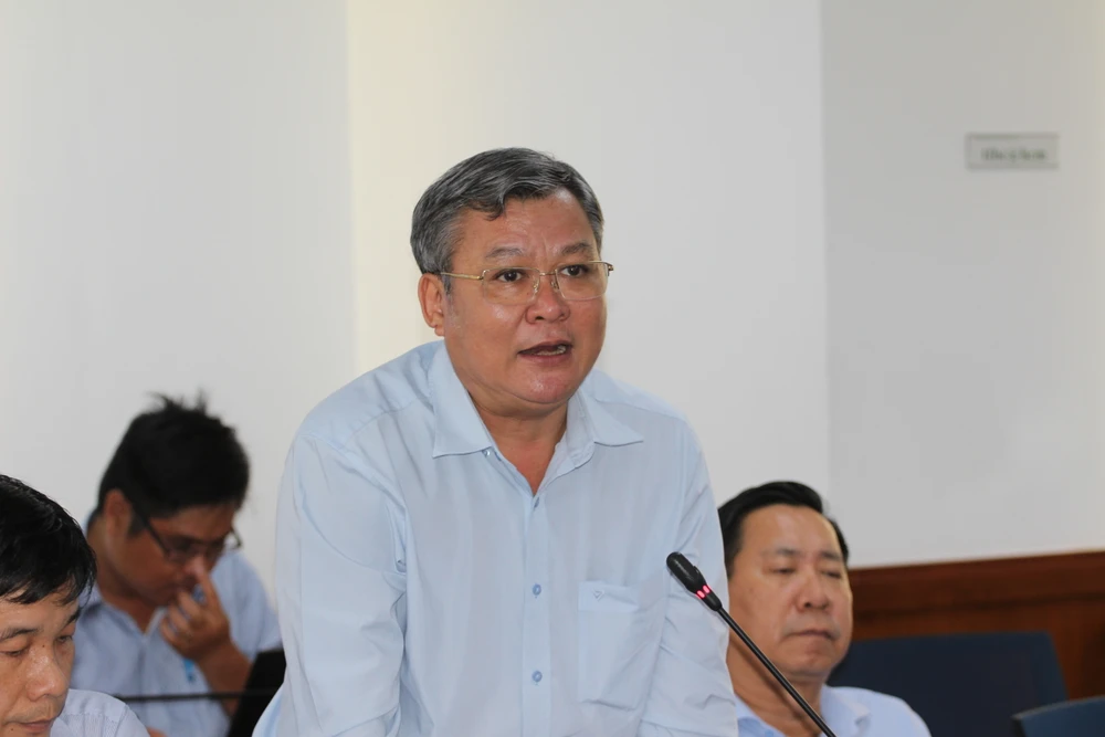 Ông Nguyễn Hoàng Anh Dũng, Phó Giám đốc Ban Quản lý Dự án đầu tư xây dựng hạ tầng đô thị TP.HCM thông tin tại họp báo. Ảnh: THÀNH NHÂN Tập đoàn Thuận An khẳng định không ảnh hưởng tiến độ các dự án trọng điểm tại TP.HCM- Ông Nguyễn Hoàng Anh Dũng, Phó Giám đốc, Ban Quản lý Dự án đầu tư xây dựng hạ tầng đô thị.JPG