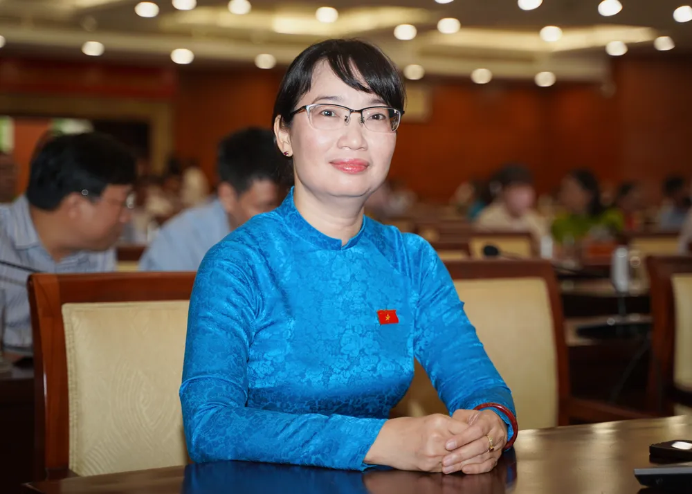 Bà Trần Thị Diệu Thuý, Chủ tịch Liên đoàn Lao động TP.HCM được giới thiệu để bầu làm Phó Chủ tịch UBND TP.HCM, nhiệm kỳ 2021 – 2026. Ảnh: THUẬN VĂN Chủ tịch Liên đoàn Lao động TP.HCM được giới thiệu để bầu làm Phó Chủ tịch UBND TP.HCM -ky-hop-hdnd-tphcm-15-cong-tac-nhan-su (2).jpg