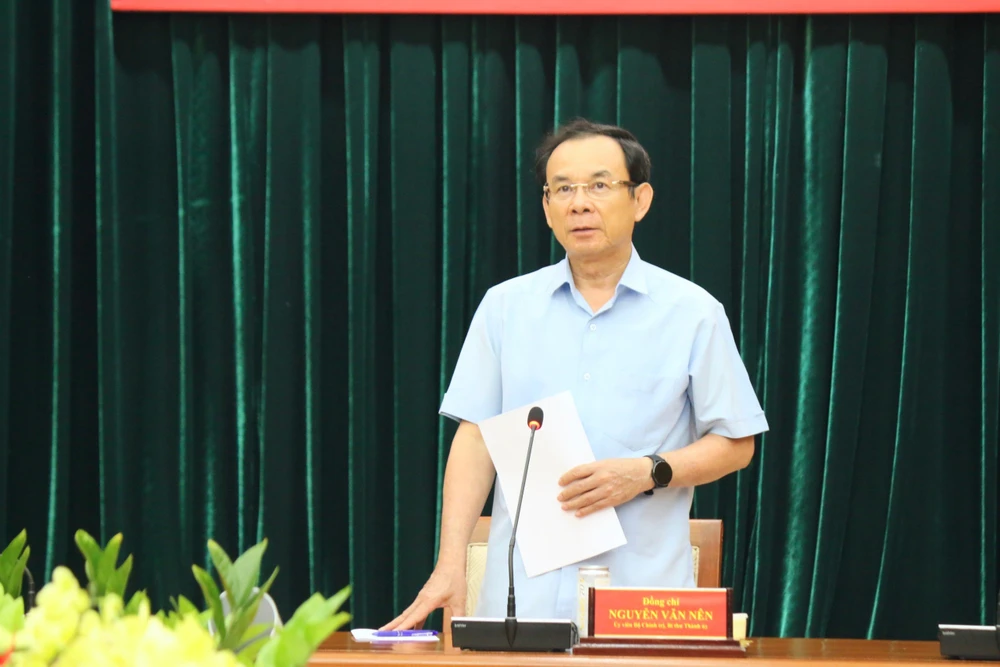 Bí thư Thành uỷ TP.HCM Nguyễn Văn Nên chỉ đạo tại cuộc họp. Ảnh: THANH TUYỀN Ban Chỉ đạo phòng, chống tham nhũng, tiêu cực TP.HCM sẽ kiểm tra, giám sát về nhà, đất công-hop-ban-chi-dao-phong-chong-tham-nhung-tieu-cuc-phien-thu-7 (2).jpg
