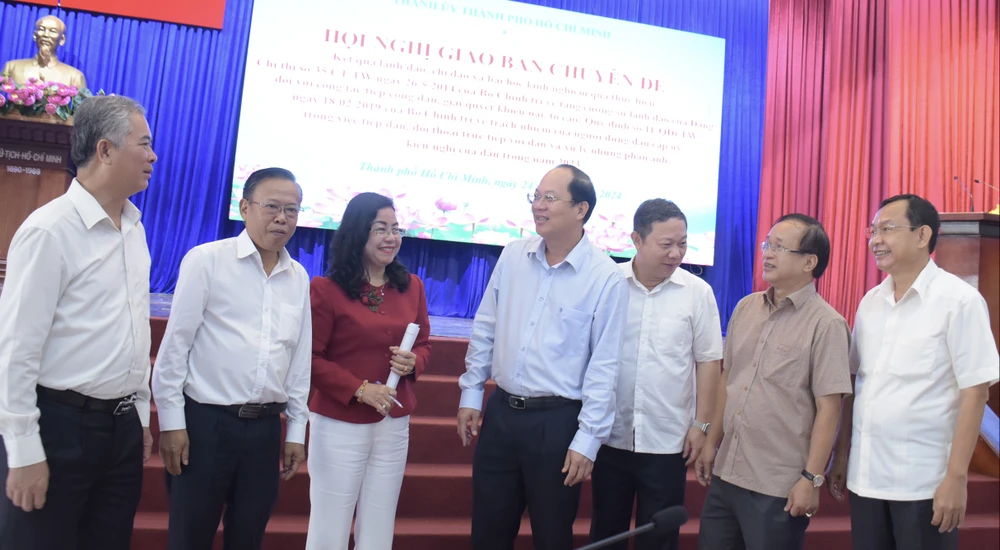 Các đại biểu tham dự tại hội nghị. Ảnh: THANH THUỲ TP.HCM tạo điều kiện cho dân giám sát các công trình, dự án để giảm đơn thư khiếu nại, tố cáohoi-nghi-giai-quyet-khieu-nai-to-cao-tphcm.jpg