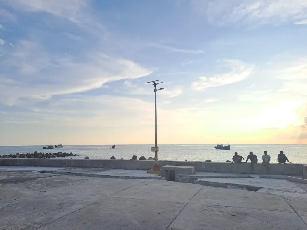 Với nhiều ngư dân đánh bắt xa bờ, nơi đây không chỉ đem lại sự an tâm về mặt vật chất mà còn mang giá trị tinh thần. Họ có thể nghỉ ngơi, có không gian thư giãn sau những ngày lênh đênh trên biển. Ảnh: THANH TUYỀN Ngư dân an tâm bám biển ở Trường Sa-au-tau-truong-sa7.jpg