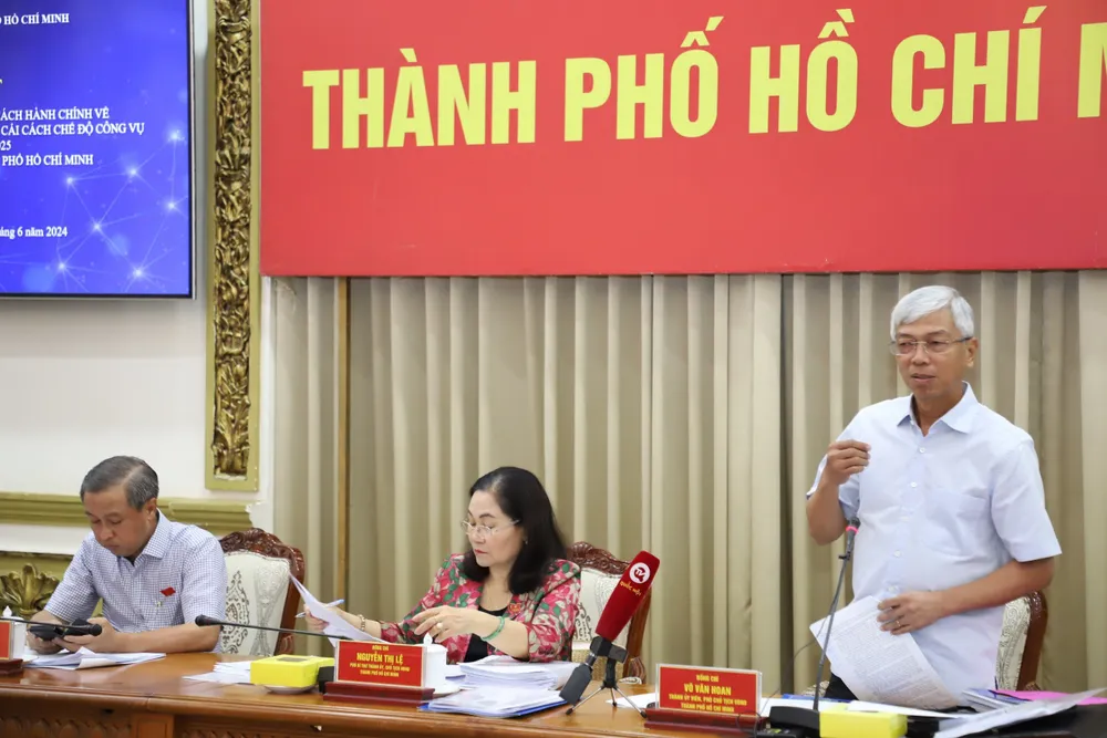 Phó Chủ tịch UBND TP.HCM Võ Văn Hoan trao đổi về vấn đề TP tổ chức thi tuyển chức danh lãnh đạo, quản lý. Ảnh: THANH THÙY TP.HCM sẽ thi tuyển Phó giám đốc sở-tphmc-thi-tuyen-cap-pho-giam-doc-so.jpg